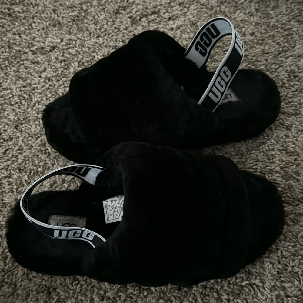 Lightly worn ugg slippers